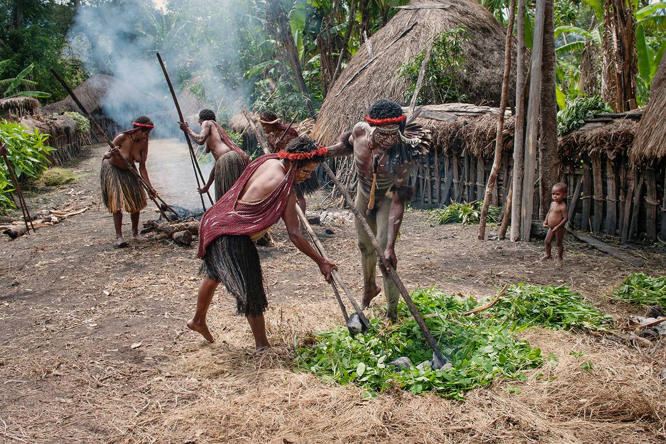 Traditional Earth-cooking, Baliem Valley