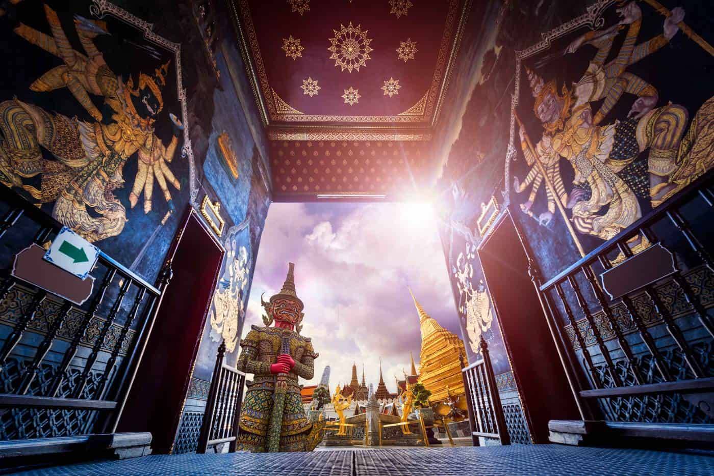THE MOST BEAUTIFUL TEMPLES IN BANGKOK