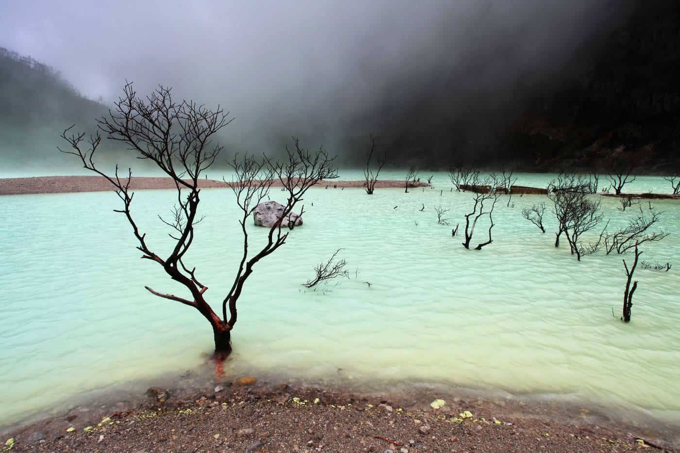 WEST JAVA – BETWEEN A MEGALOPOLIS AND STEAMING ACID LAKES