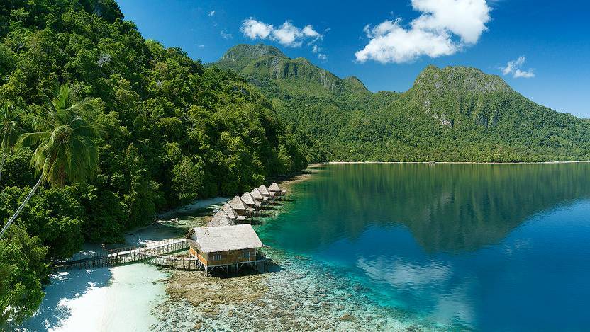 CENTRAL MALUKU – IN THE SEA OF FORESTED MOUNTAINS